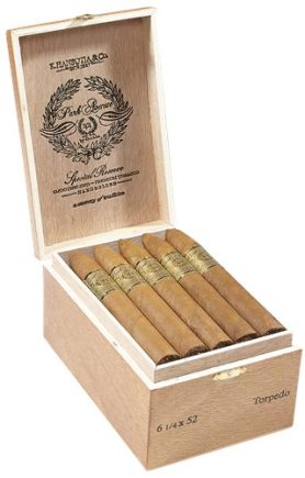 Gurkha Park Avenue Churchill cigars made in Nicaragua. Box of 20. Free shipping!