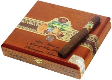 Oliva Master Blends 3 Churchill Cigars made in Nicaragua. Box of 20. Free shipping!